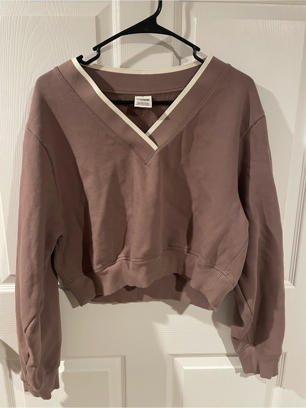 PINK Victoria's Secret Mauve V‑Neck Cropped Sweatshirt, size M